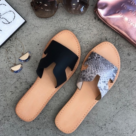 Slip-on Black Flats Sandals - Picture 3 of 6